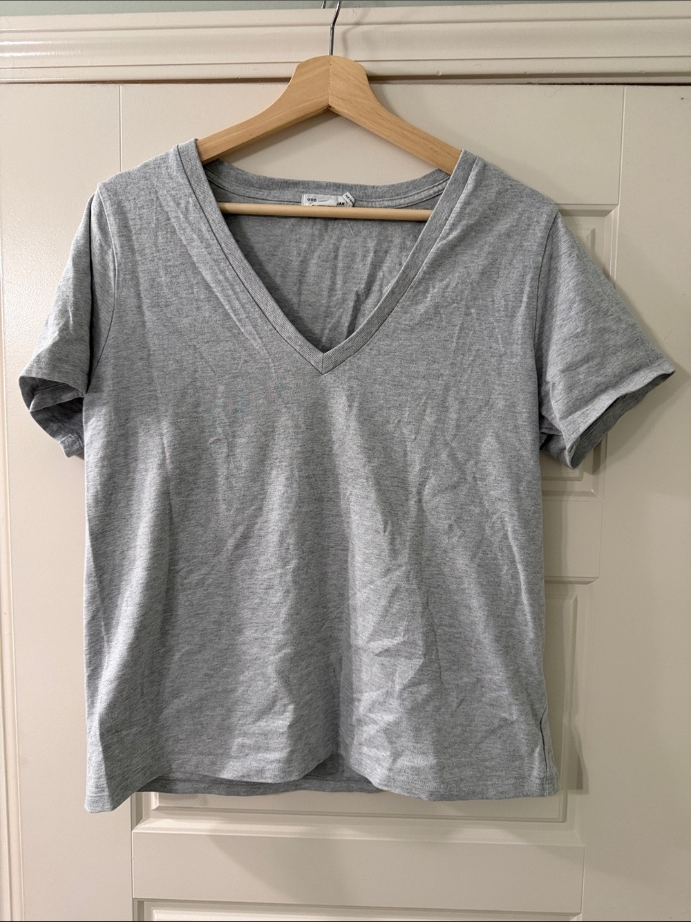 Good American - V-neck Relaxed Tshirt
